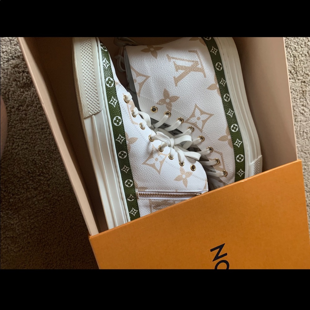 Stellar sneaker boots